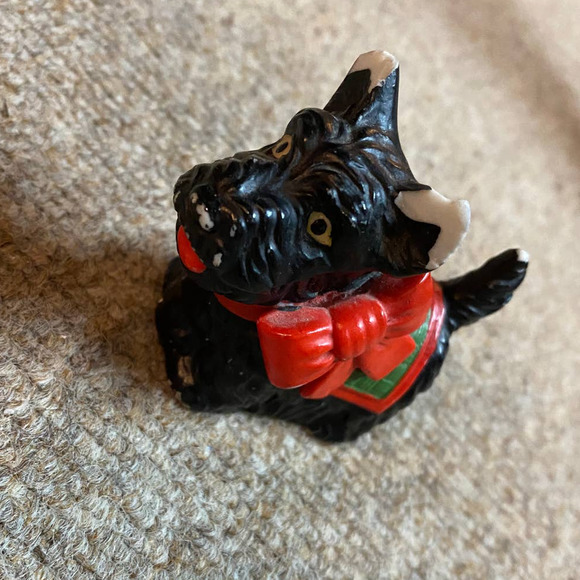 Vintage Antique Ceramic Black Scottie Figurine Red and Green Bow - Picture 2 of 3